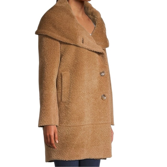 Sofia Cashmere
Alpaca & Wool Boucle Cocoon Coat
Camel, Size 8 - Picture 2 of 9